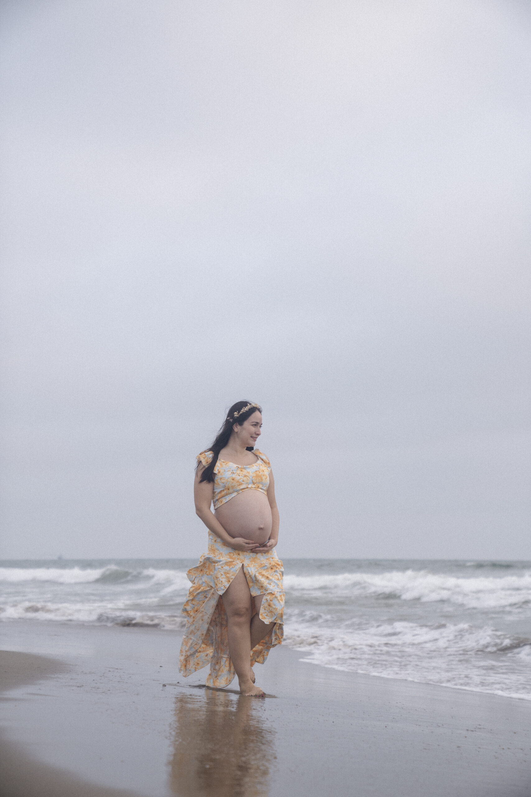 Detalle de sesión de maternidad en la playa