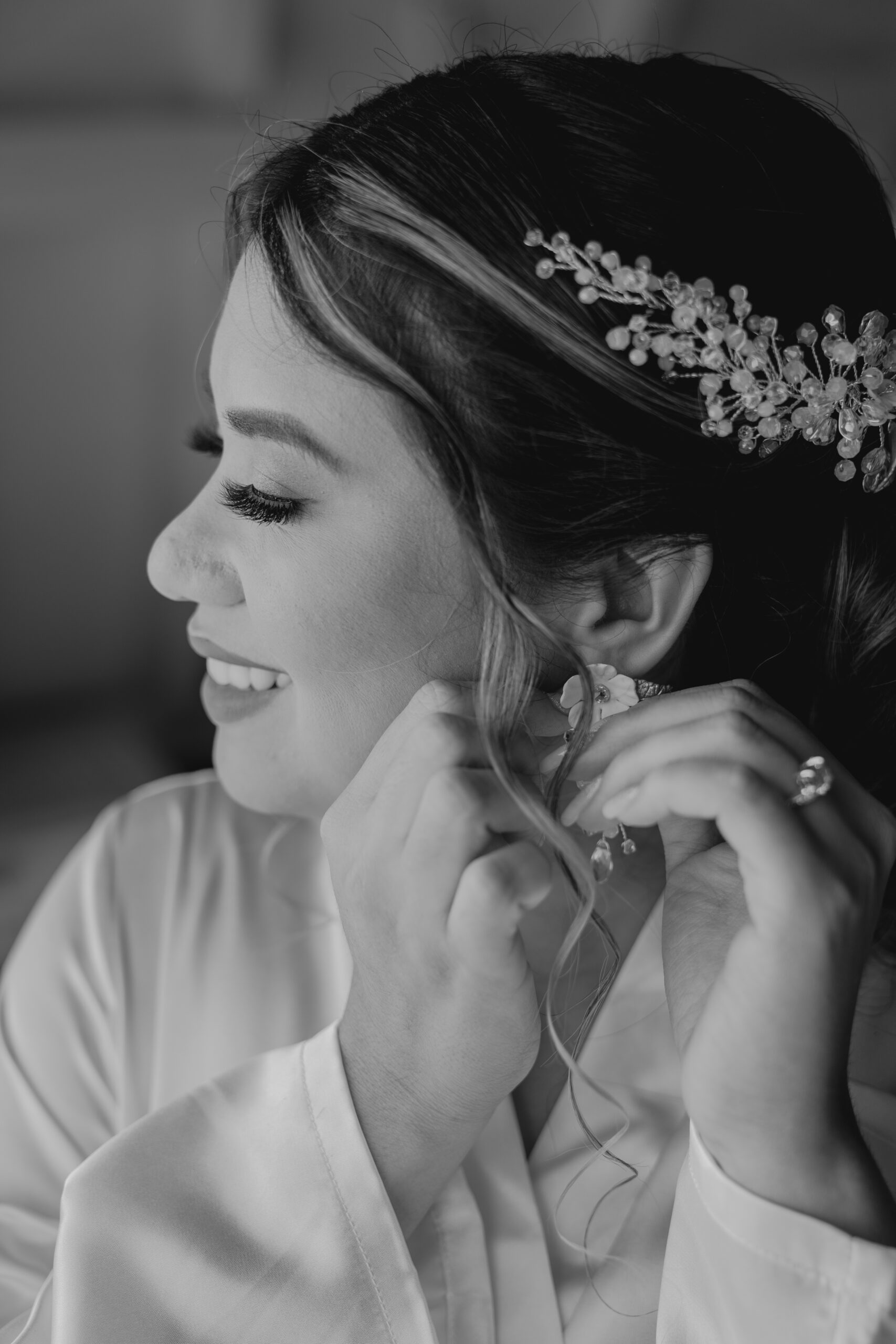 Postal de novia preparándose