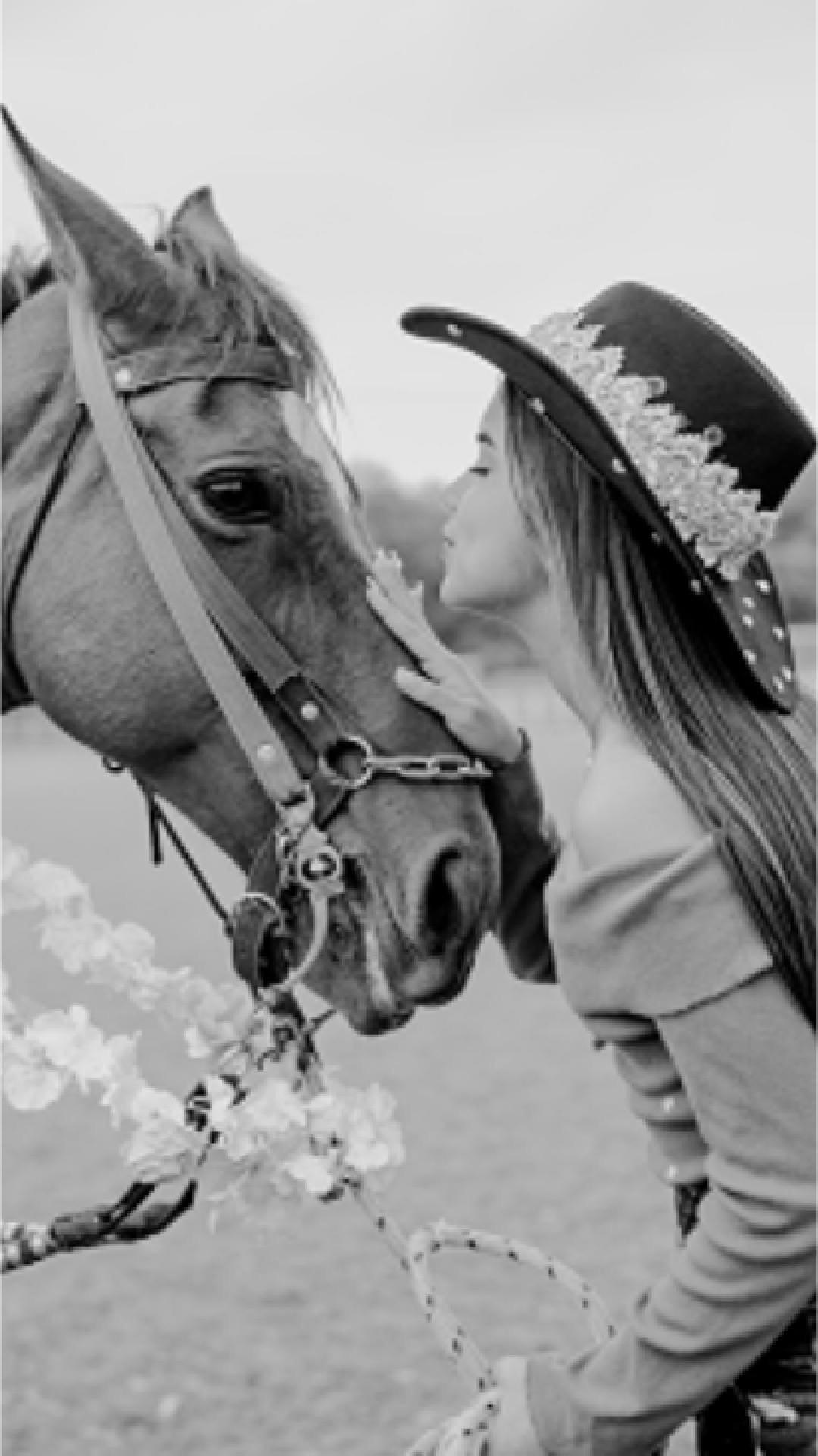 Miniatura de Reel de quinceañera con su vestido y caballo
