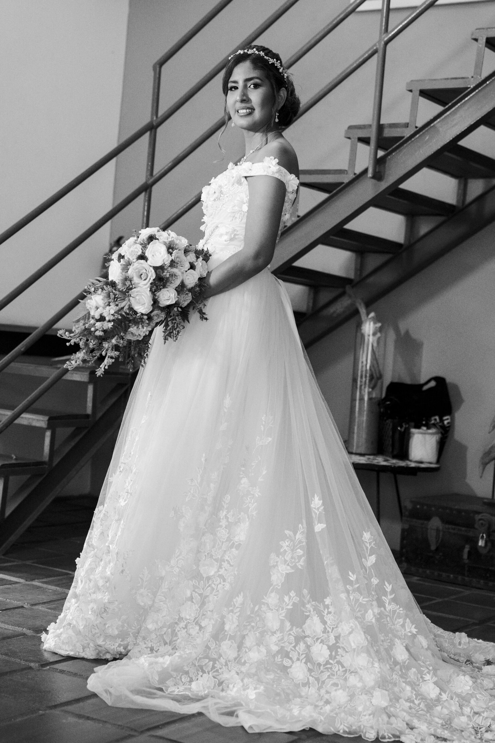 Postal de novio preparándose