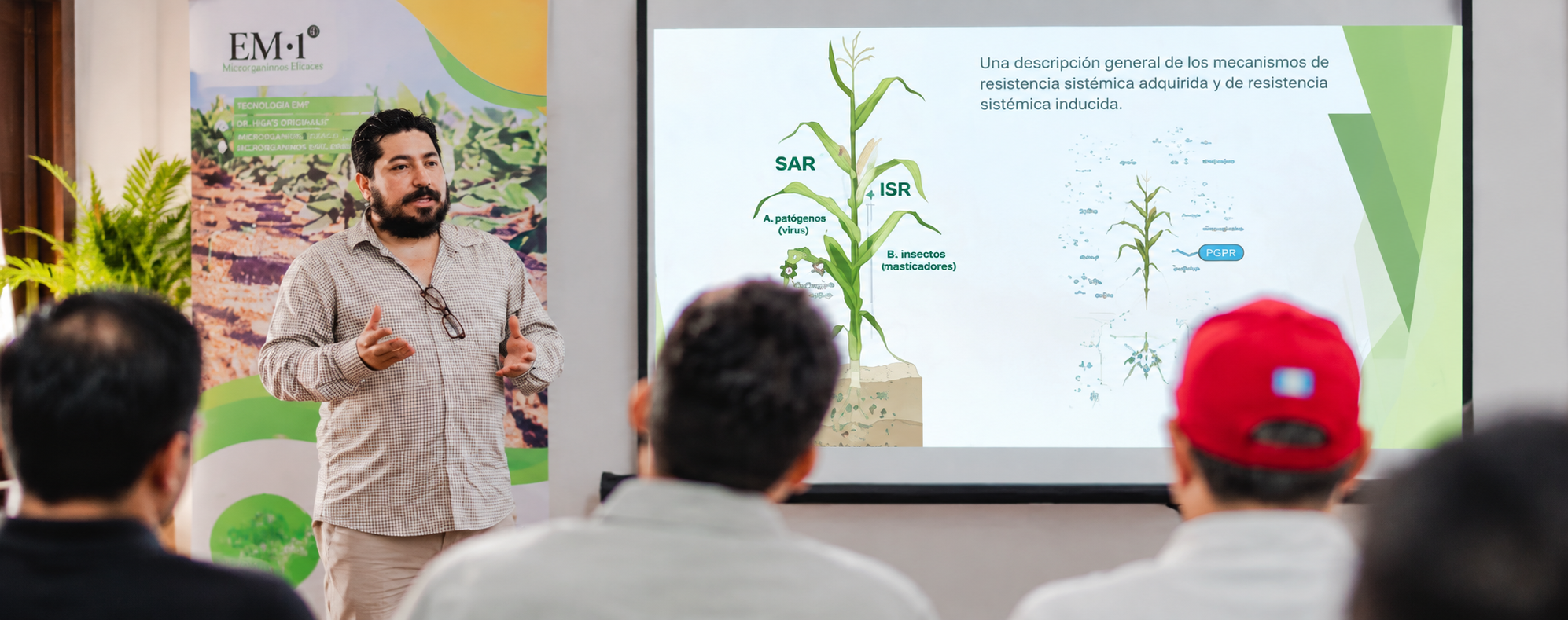 Participantes de EMBIOECSA durante su reunión anual en un evento corporativo.