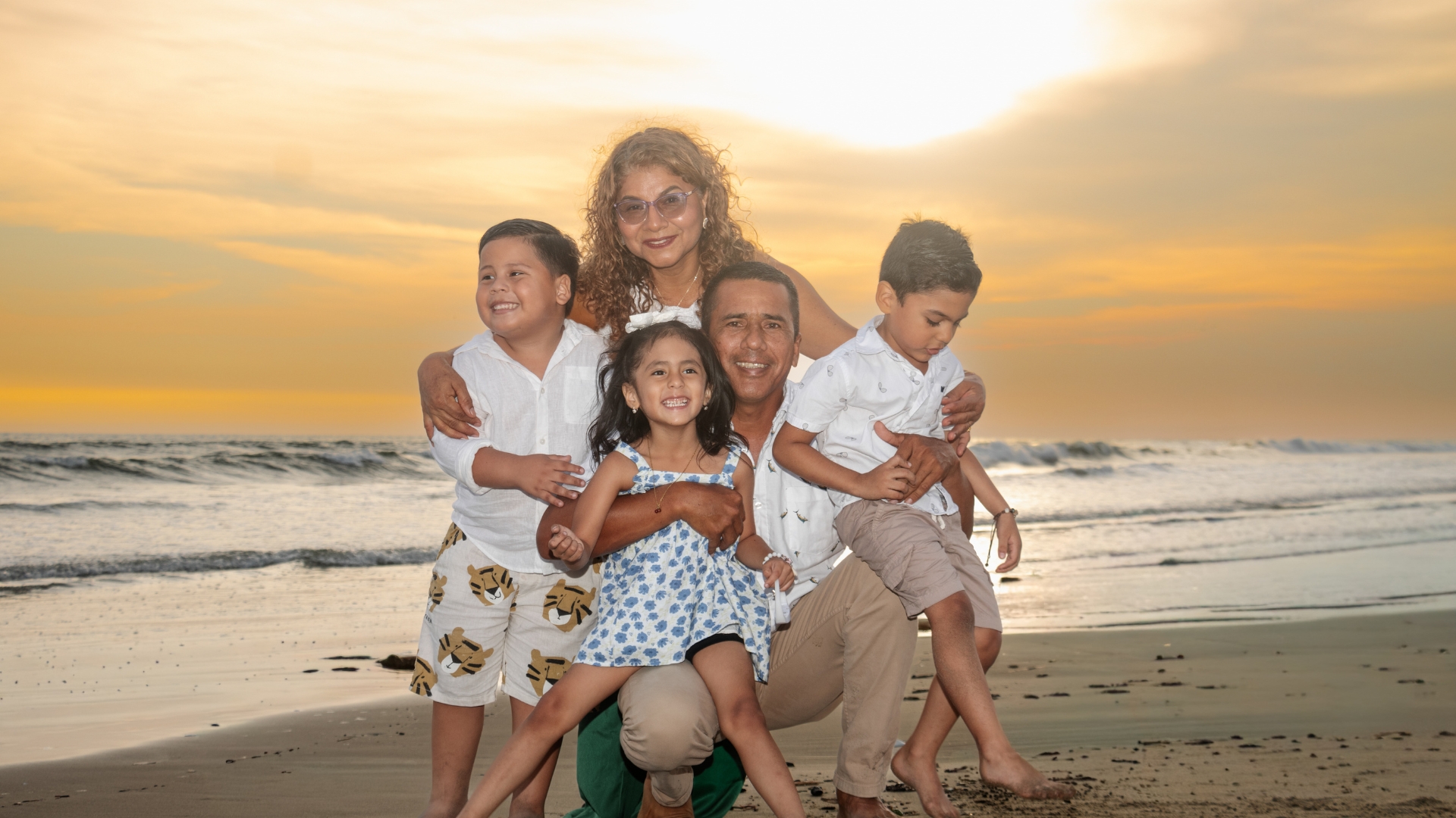 Fotografía de sesión horizontal: Momentos en familia, recuerdos que se quedan para siempre.