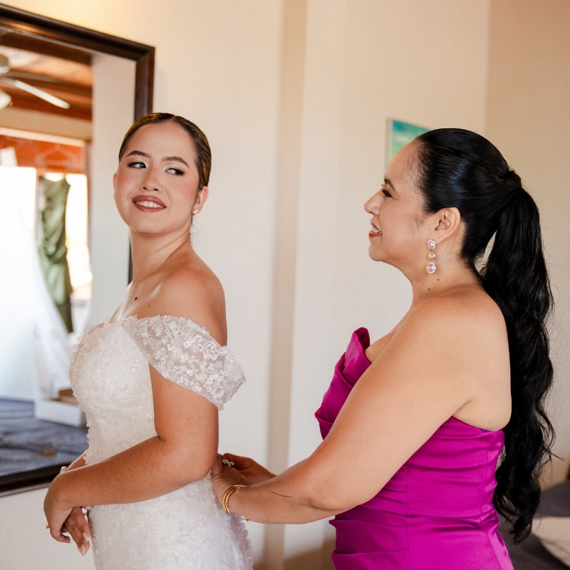 Acompañamiento y servicio personalizado en los preparativos de boda por Ola Digital Playas.