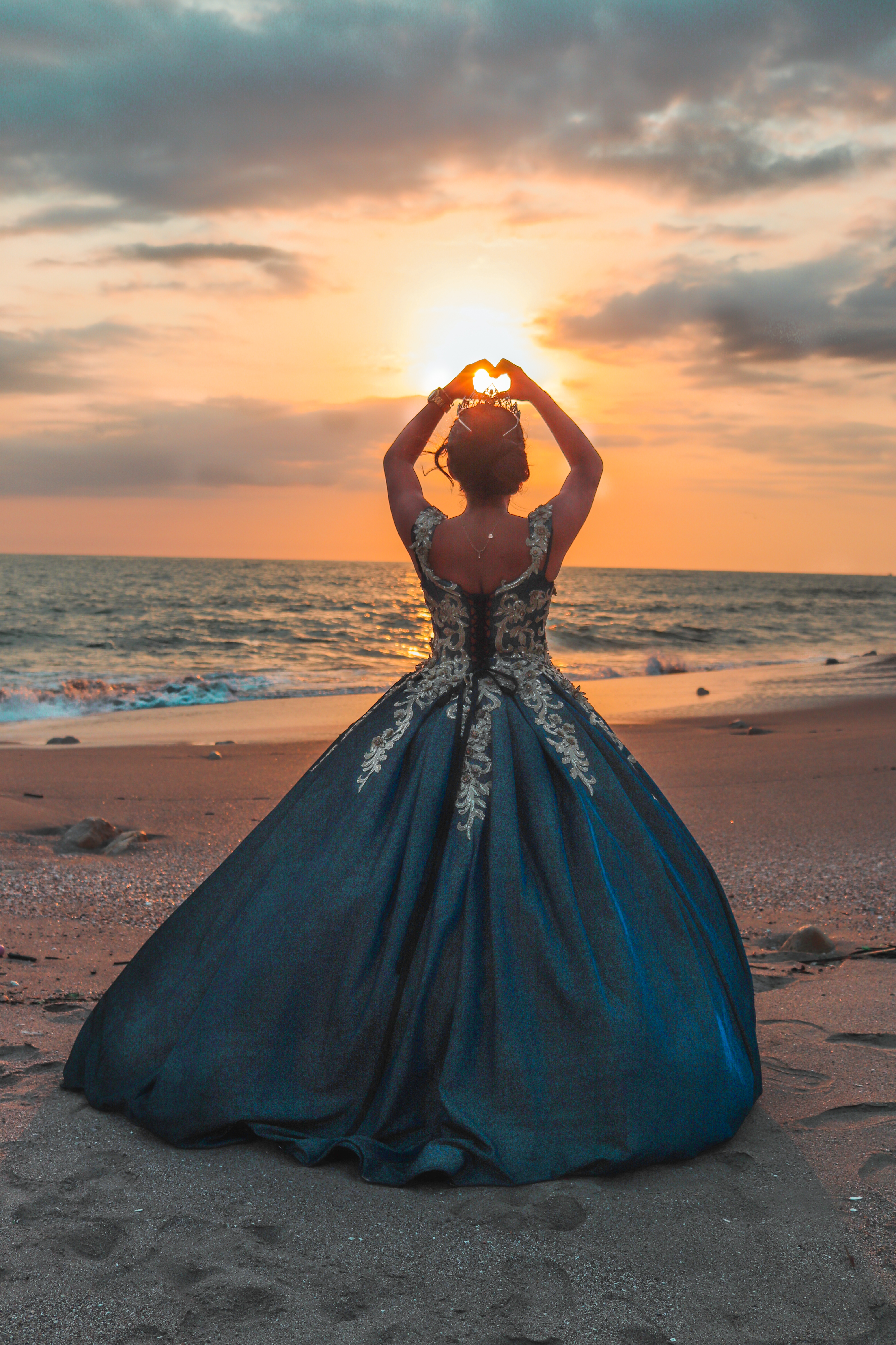 Sesión de fotos de quinceañera en la playa de Playas