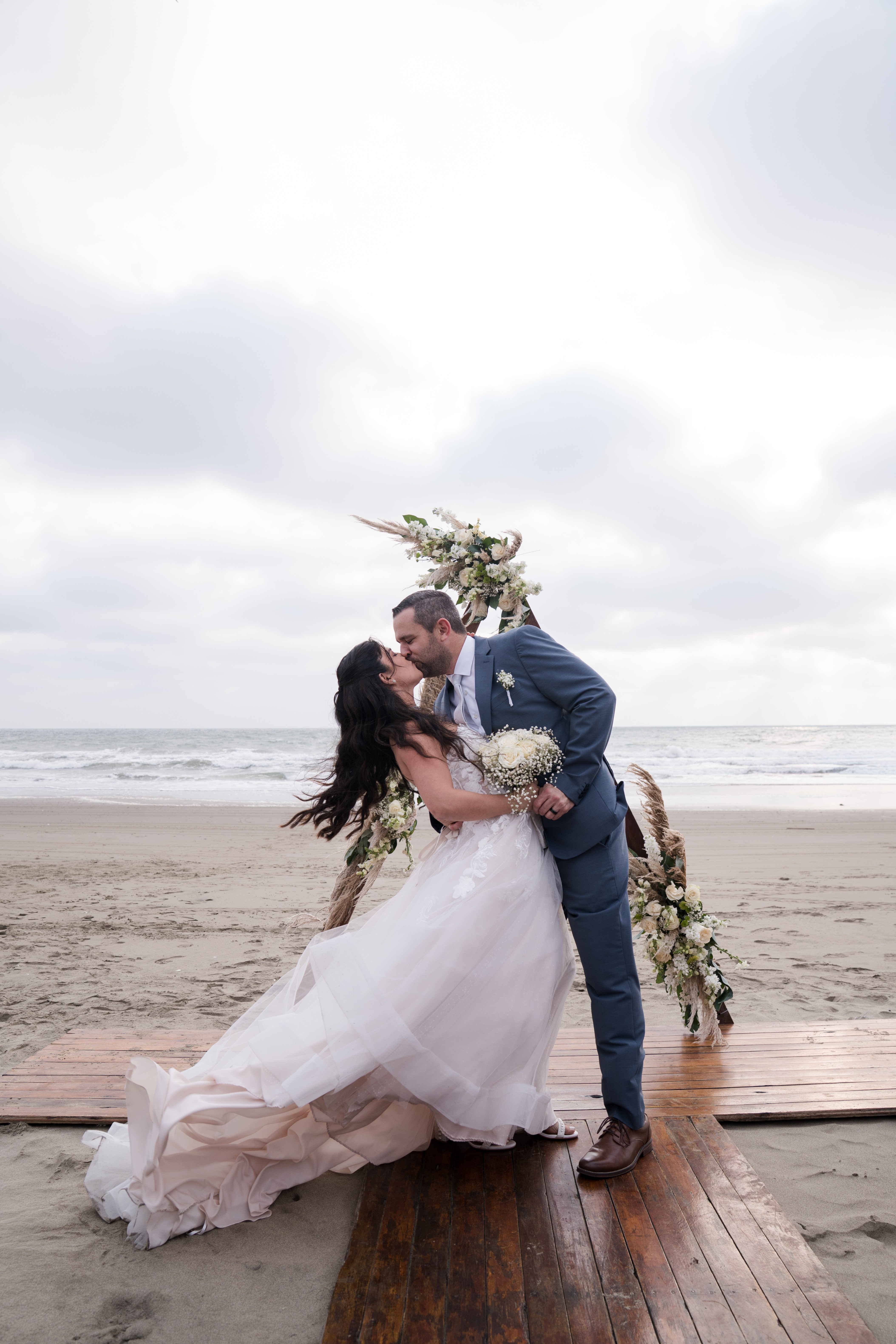 Keyla y Steven - fotografía de boda en Playas Ecuador