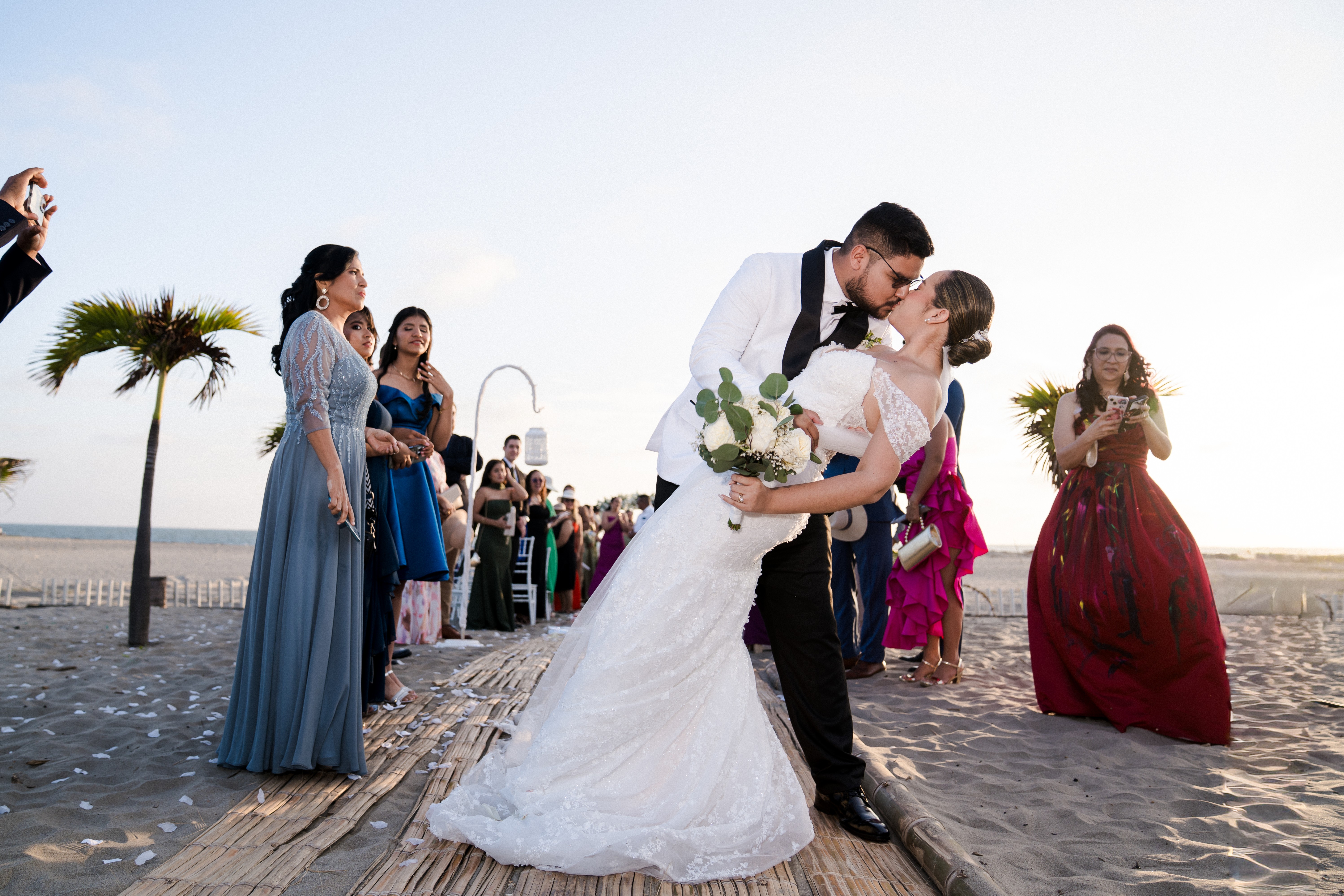 Paula y Stewart - fotografía de boda en Playas Ecuador